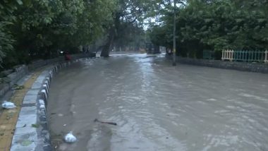 Delhi Government Bans Entry of Heavy Vehicles, Halts Interstate Buses at Singhu Border As Water Level of River Yamuna Continues To Increase