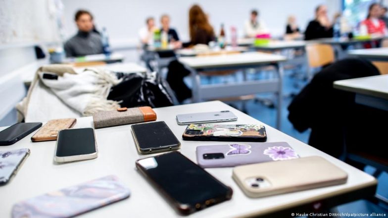 Netherlands to Ban Mobile Phones in Classrooms - Vimarsana News