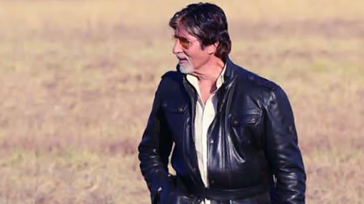 Amitabh Bachchan’s Throwback Picture Is a Reminder of His Iconic Style