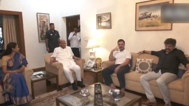 Rahul Gandhi Meets Sharad Pawar in Delhi, Shows His Support Amid Ajit Pawar-Led Rebellion in NCP (Watch Video)