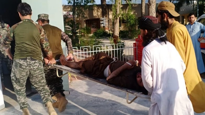 Pakistan Suicide Blast: At Least 35 Killed, 200 Injured in Suicide Bombing Targeting JUIF Workers in Bajaur (Watch Video)