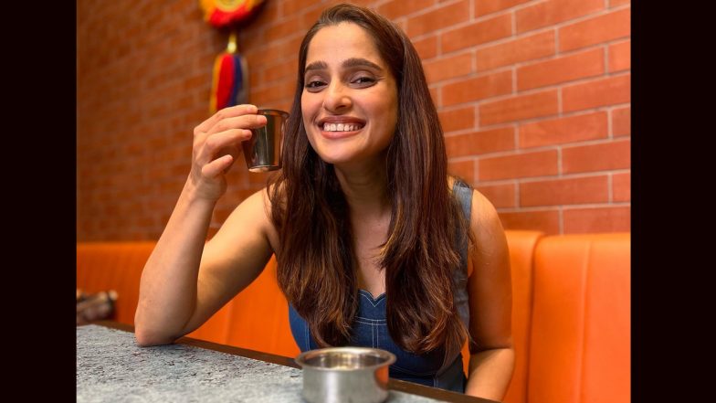 Priya Bapat Enjoys Filter Coffee, City Of Dreams Actor Shares Pics in Sleeveless Denim Top