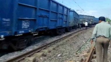 Goods Train Derails in Chhattisgarh Video: Nine Wagons of Freight Train Derail at Akaltara Railway Station in Janjgir-Champa