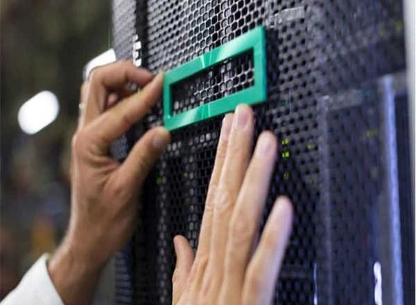 Business News | Hewlett Packard to Manufacture High-end Servers in India