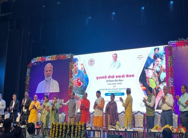 Madhya Pradesh CM Shivraj Singh Chouhan Launches Mukhyamantri Sikho Kamao Yojana