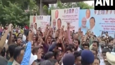 India News | Nashik: Scuffle Between Supporters of Sharad Pawar and Ajit Pawar