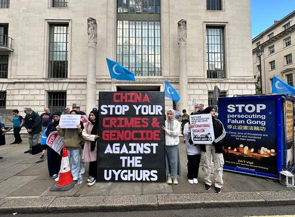 World News | UK: Protest Staged Outside Chinese Embassy to Commemorate 14th Anniversary of Urumqi Massacre