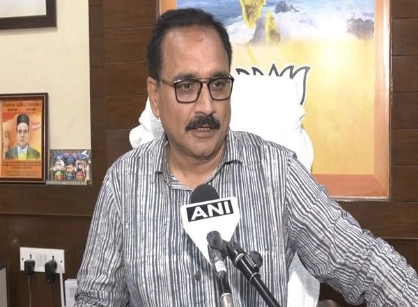 India News | Delhi BJP Chief Pays Tribute to Dr Syama Prasad Mukherjee on His 122nd Birth Anniversary