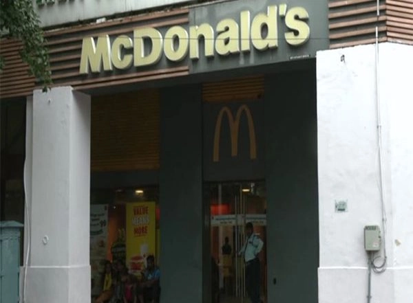 India News | Burger Lovers Understand Why Tomato Slices Are Missing!