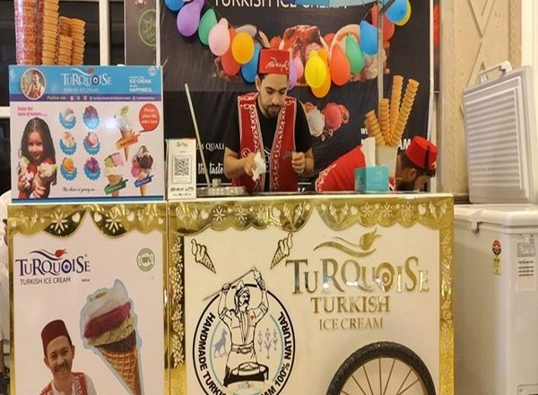 World News | Turkish Ice Cream 'Turquoise' Takes Kashmir Valley by Storm