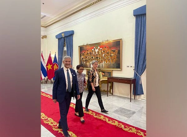 World News | India-Australia-Indonesia Trilateral: EAM Jaishankar Holds Talks with Counterparts 