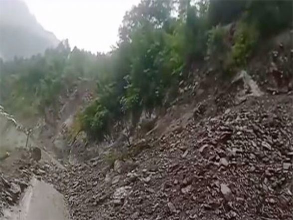 India News | Uttarakhand: Roadblock Near Chhinka After Boulder Rolls off Hill - Vimarsana News
