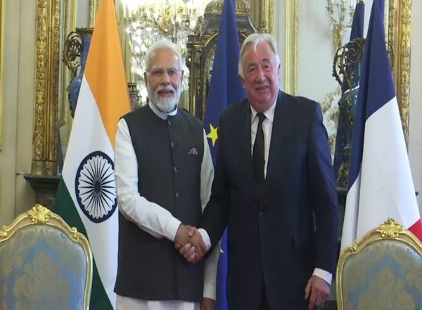 PM Narendra Modi Meets President of French Senate Gerard Larcher in Paris (Watch Video)