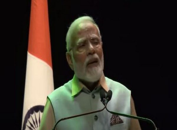 World News | People-to-people Connect is Strongest Foundation of India-France Partnership: PM Modi 