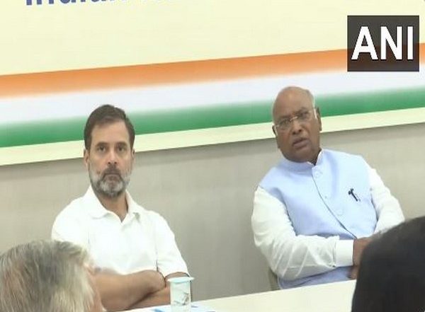 India News | Uttarakhand Congress Leaders Meet Mallikarjun Kharge, Rahul Gandhi in Delhi, Discuss Strategy for 2024 Lok Sabha Polls