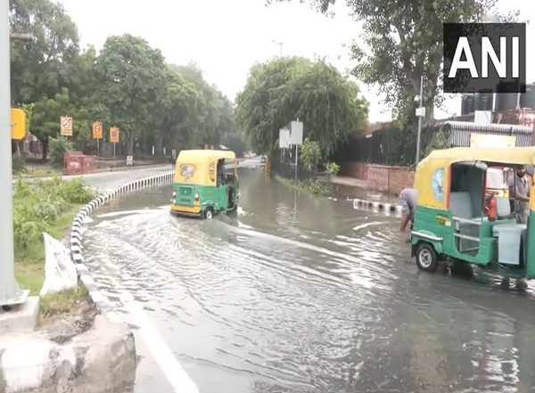 Yamuna River Water Level Drops Slightly, Low-Lying Areas Still Flooded Due To Heavy Rainfall in Delhi (Watch Video)