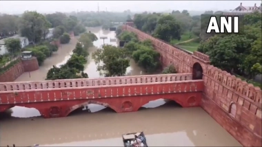 India News | Yamuna Water Level Starts Receding, at 9 Pm It Was 208.07 Metres