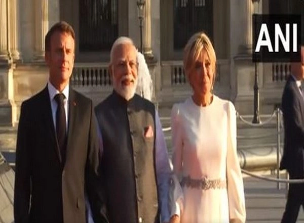 World News | PM Modi Arrives at Louvre Museum in Paris for Banquet Dinner
