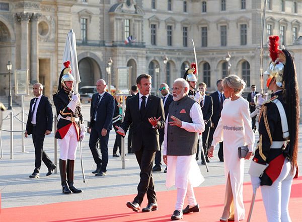 World News | Banquet Dinner Hosted by French President Emmanuel Macron Held Many Special Gestures for PM Modi