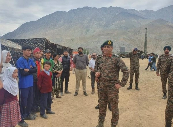 India News | Army Organises 'Vijay Diwas' Arms Exhibition in Kargil Ahead of 24th Anniversary of 'Operation Vijay'