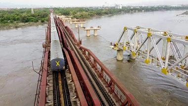 India News | Delhi: Yamuna Water Level Decreases, Continues to Remain Above Danger Mark