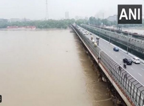 India News | Delhi: Yamuna River Continues to Flow Above Danger Mark; Level 205.35 Metres at 7 PM