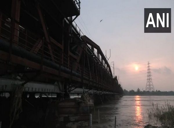 India News | Delhi: River Yamuna Water Level Goes Down Below Danger Mark, Touches 205.25 Meters