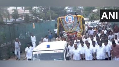 India News | Kerala: Mortal Remains of Ex-CM Oommen Chandy Taken to Kottayam from Thiruvananthapuram