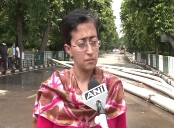 India News | Delhi Minister Atishi Inspects Flood-affected Area at Raj Ghat, Says Everyone is Working to Pump out Water