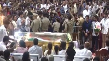 India News | Congress Leader Rahul Gandhi Pays Tribute to Kerala Ex-CM Oommen Chandy in Kottayam