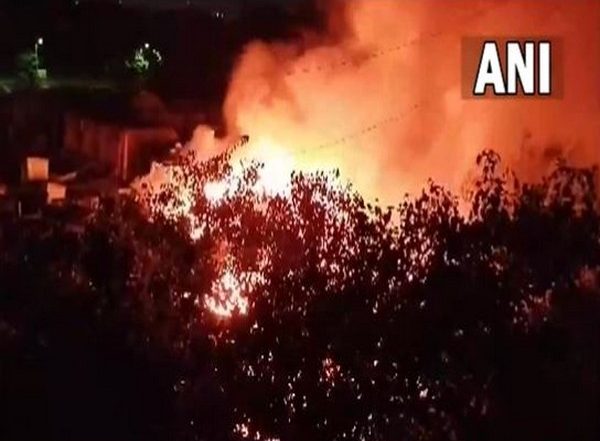 West Bengal Fire Video: Massive Blaze Erupts at Howrah Market, Over 50 Shops Damaged