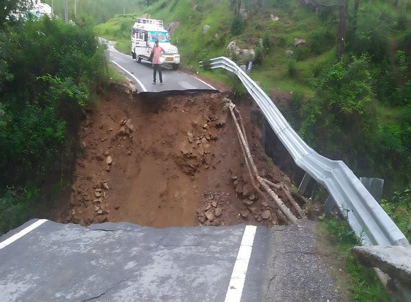 Highway Washed Away in Uttarakhand Videos: Part of Gairsain-Karnprayag National Highway in Chamoli Swept Away Due to Heavy Rains, People Stranded