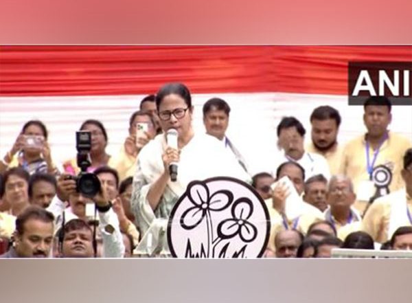 India News | “Women of Country Will Throw You out of Country's Politics….”: Mamata Banerjee Targets BJP over Manipur Violence