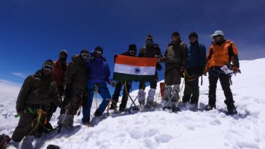 India News | Kargil Vijay Diwas: Indian Army's Dagger Division Scales Mount Kun, Perform Yoga at 7,077 Metres