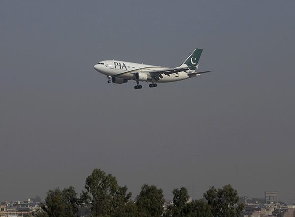 World News | Banned in Fake Pilot Scandal, Pakistan Hopes to Resume PIA Flights to UK in Next 3 Months
