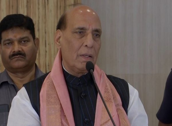 India News | Rajnath Singh Speaks with Senior Opposition Leaders for Smooth Functioning of Parliament