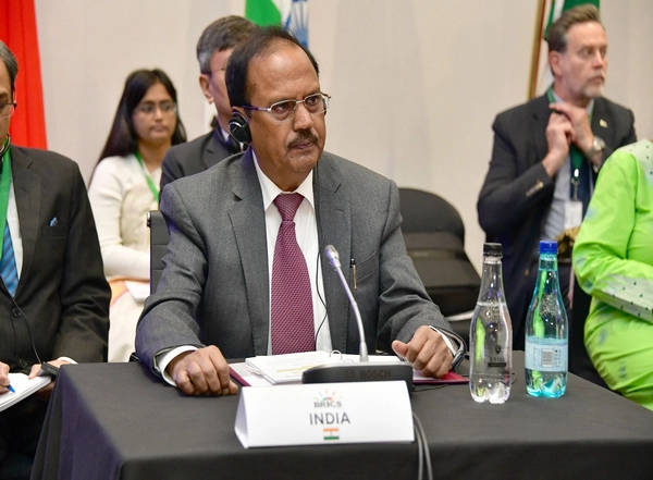 World News | BRICS: NSA Ajit Doval Meets Chinese Diplomat Wang Yi in South Africa, Highlights Need to Restore Peace in Border Areas