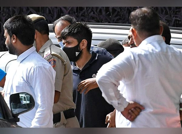 India News | Delhi Court Takes Cognizance of Charge Sheet Against Lawrence Bishnoi in Extortion Case