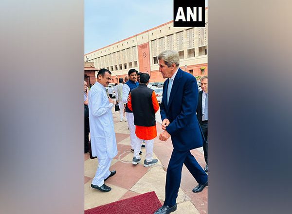 US Climate Envoy John Kerry Arrives on 5-Day Visit to India, Meets FM Nirmala Sitharaman in Parliament (Watch Video)