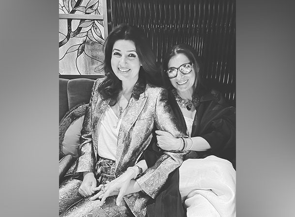 Entertainment News | Twinkle Khanna Posts Throwback Pictures, Calls Herself 'bouncer' of Her Mother Dimple Kapadia