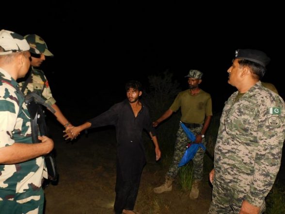 India News | BSF Apprehends Pakistani National Near Punjab Along International Border; Handed Over to Pak Rangers - Vimarsana News