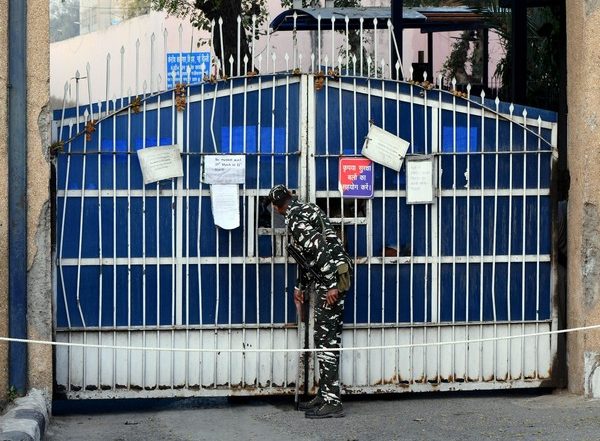 India News | Smartphones, Knife, Other Banned Items Recovered from Delhi’s Tihar Jail