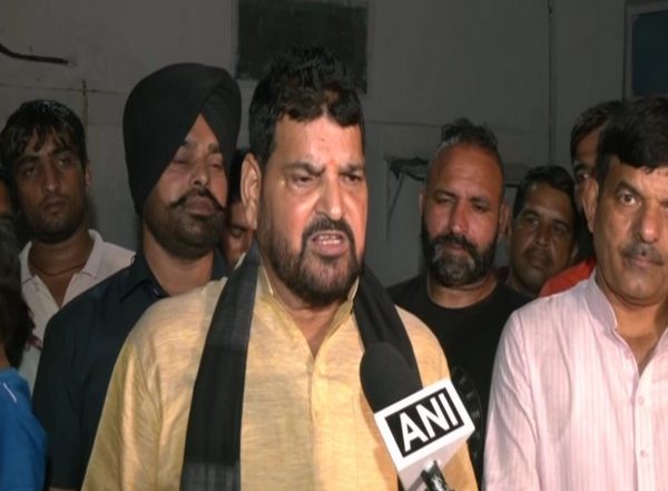 Brij Bhushan Singh Meets Haryana Wrestlers, Gives Assurance to Solve Their Problems