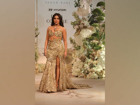 Entertainment News | Bhumi Pednekar Glitters in Gold at India Couture Week - Vimarsana News