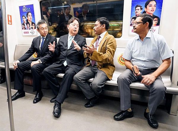 World News | Japanese Foreign Minister Yoshimasa Hayashi Takes Ride in Delhi Metro