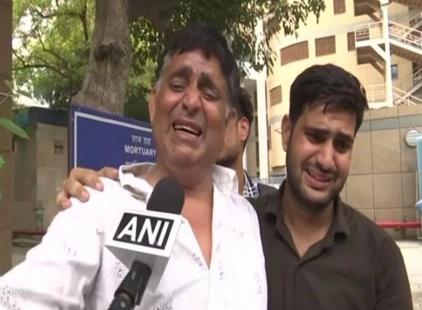 India News | Malviya Nagar Murder: Deceased's Father Breaks Down, Demands Death Penalty for Accused