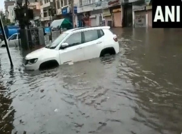 India News | Heavy Rainfall Wreaks Havoc in Jaipur, Traffic Hits, Markets Under Water