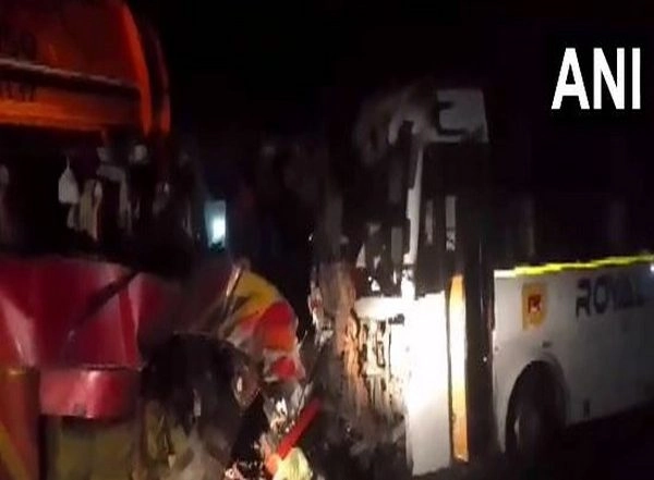 India News | Maharashtra:  Six Dead as 2 Buses Collide on National Highway in Buldhana