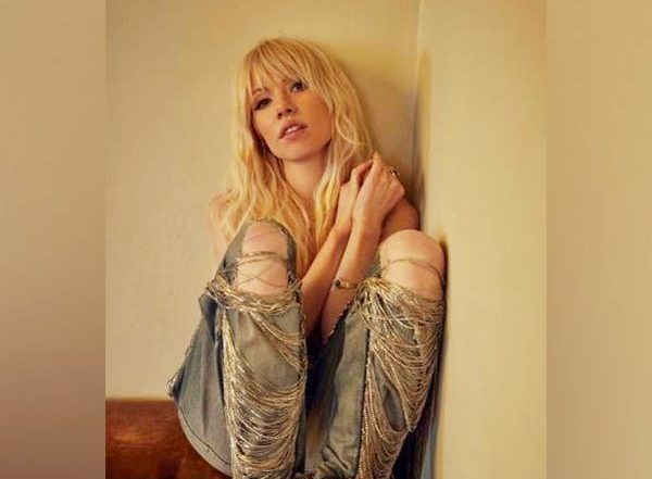 Entertainment News | Carly Rae Jepsen  Talks About Her Latest Track 'So Right'