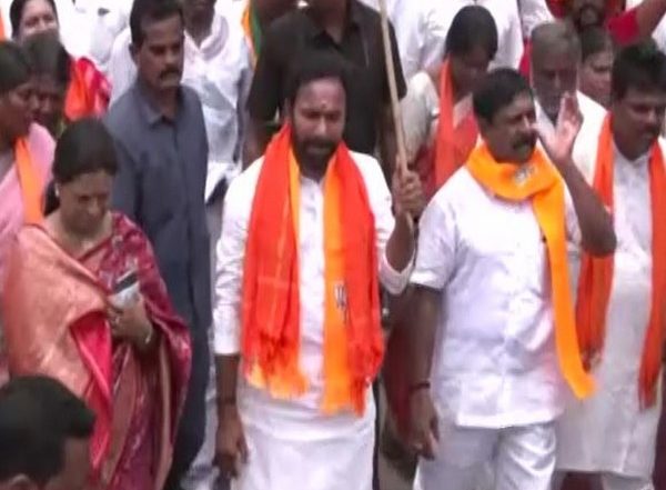 India News | Telangana: BJP Leader G Kishan Reddy Leads Rally in Mahbubnagar over Double-bedroom Housing Scheme